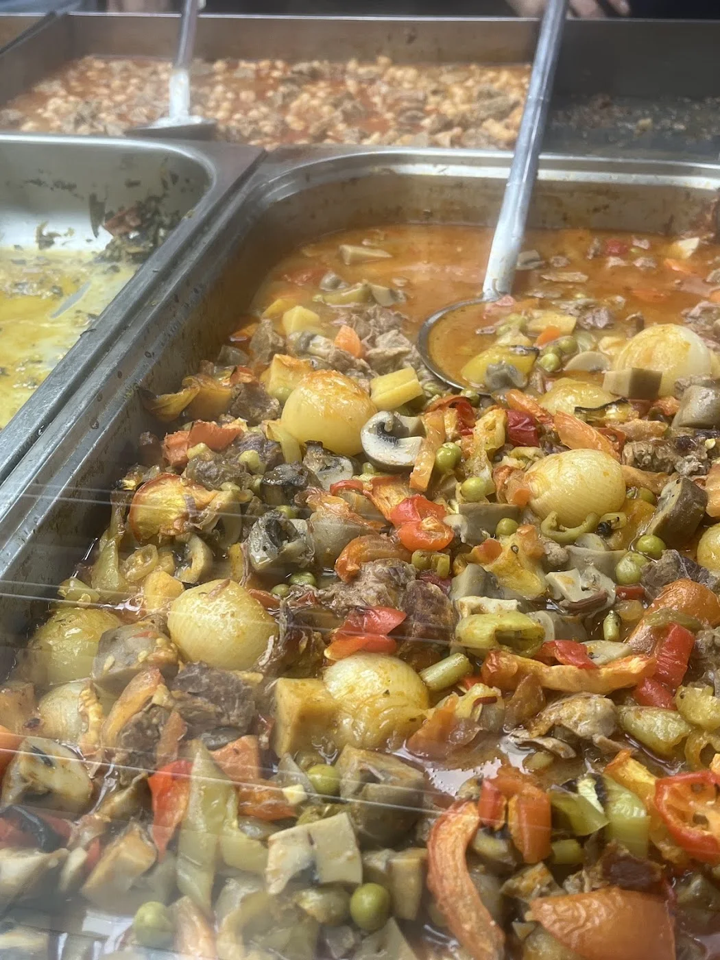 Tepside sebzeli et yemeği